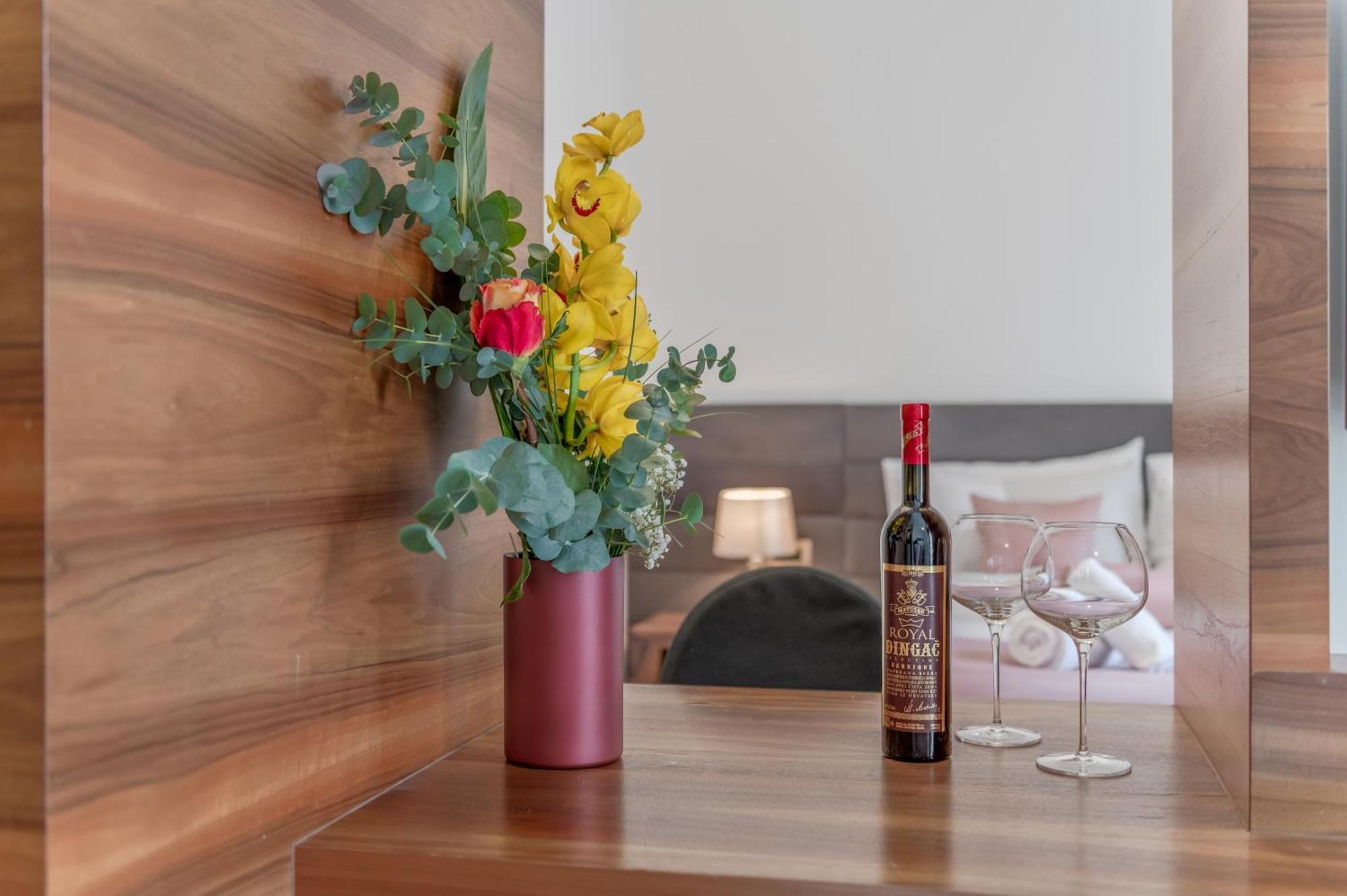 Starlight Luxury Suites Split Extérieur photo